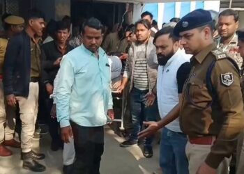 सासाराम के कांग्रेस सांसद मनोज राम को लोगों ने दौड़ा-दौड़ा कर पीटा