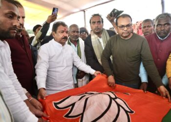 कामेश्वर चौपाल पंचतत्व में विलीन , पैतृक गांव में बेटे ने दी मुखाग्नि, बीजेपी प्रदेश अध्यक्ष समेत कई मंत्री पहुंचे