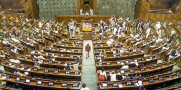 बजट सत्र के आज तीसरे दिन लोकसभा में जारी है जोरदार हंगामा, महाकुंभ भगदड़ पर चर्चा चाहता हैविपक्ष