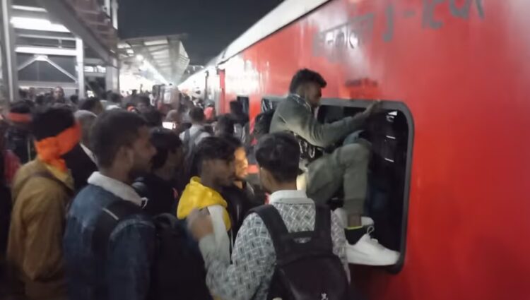 रेलवे पर निशाना क्यों?