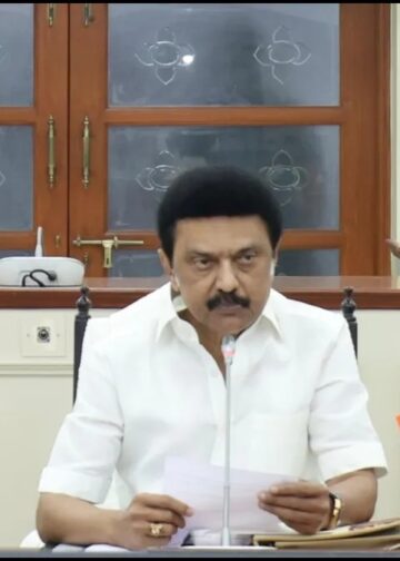 हिंदी तो मुखौटा है, संस्कृत असली चेहरा……..