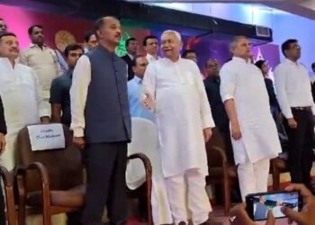 नीतीश कुमार के किस वायरल वीडियो पर मचा बवाल…………….