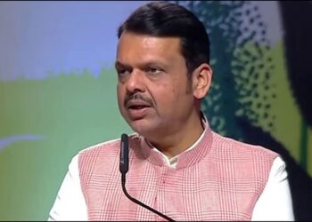 ऐसी कॉमेडी बर्दाश्त नहीं, कुणाल कामरा माफी मांगें’ : फडणवीस