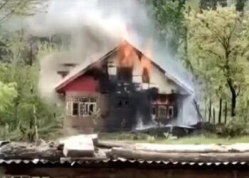 जम्मू-कश्मीर में 6 आतंकवादियों के घर को ब्लास्ट से गिरा कर नेस्तनाबूत किया गया…………