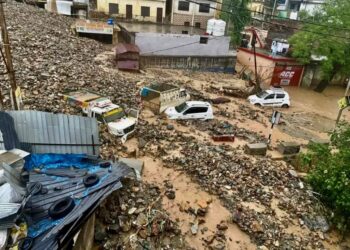 जम्मू-कश्मीर में पिछले 24 घंटे से लगातार मौसम खराब ,  अलग-अलग घटनाओं में 5 लोगों की मौत