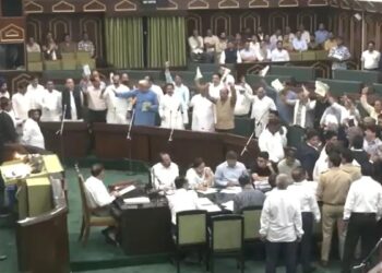 वक्फ कानून पर जम्मू-कश्मीर की असेंबली में क्यों मचा बवाल……..