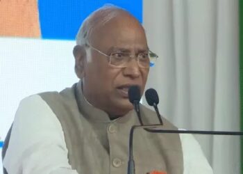 बिहार में चुनावी माहौल गरमाने को तैयार! पीएम मोदी की मधुबनी रैली तो खड़गे का दो दिवसीय बिहार दौरा …………