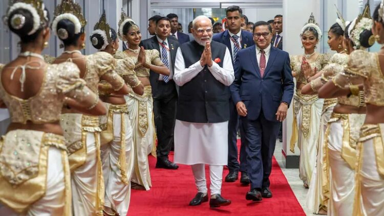 PM मोदी श्रीलंका पहुंचे, एयरपोर्ट पर हुआ शानदार स्वागत, 7 समझौतों पर होगी चर्चा