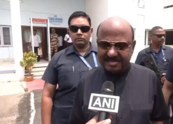 मुर्शिदाबाद दौरे पर पहुंचे राज्यपाल, पीड़ितों से मुलाकात के बाद केंद्र को भेजेंगे रिपोर्ट