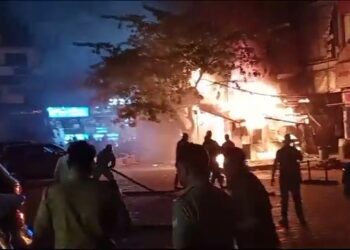 हैदराबाद में चारमिनार के पास इमारत में लगी आग में 8 लोगों की मौत