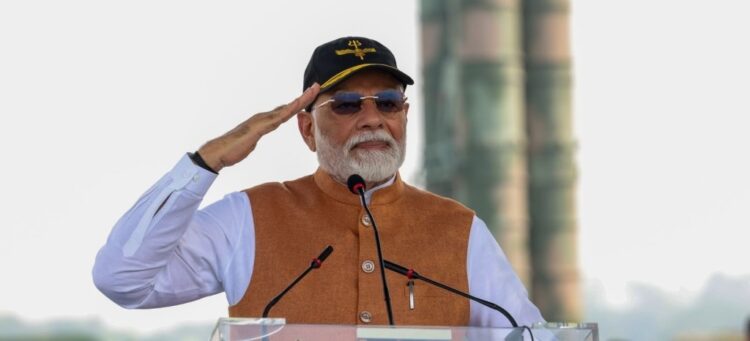 ऑपरेशन सिंदूर की सफलता के बाद आदमपुर एयरबेस में जवानों से मिले पीएम मोदी…………