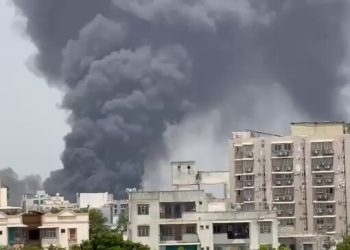 अहमदाबाद Air India प्लेन क्रैश : 242 लोगों की मौत की आशंका , गुजरात के पूर्व मुख्यमंत्री विजय रूपाणी भी थे सवार ……….