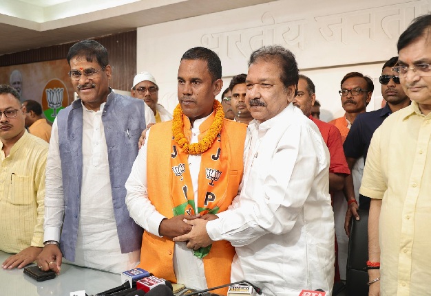 चुनावी साल में आरजेडी को बड़ा झटका………