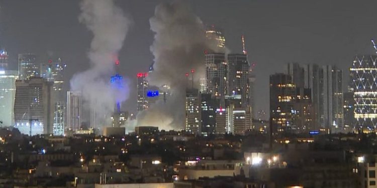 इजराइल-ईरान में 8 घंटे भीषण लड़ाई , इजरायल ने ईरान के जंजान में आर्म्ड ब्रिगेड का मैन बेस किया तबाह, ईरान ने भी 150 मिसाइलें दागीं…………….