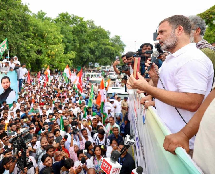 महाराष्ट्र में जनादेश छीना, अब बिहार की बारी, तरीका नया साजिश पुरानी : राहुल गांधी