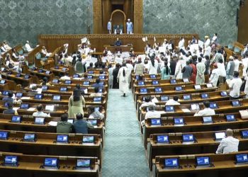 संसद मानसून सत्र LIVE: हंगामे की भेंट चढ़े 3 दिन, चौथे दिन भी तनातनी , सदन की कार्यवाही को दोपहर 2 बजे तक के लिए स्थगित