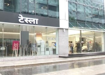 भारत में टेस्ला ने लॉन्च की पहली कार……………..