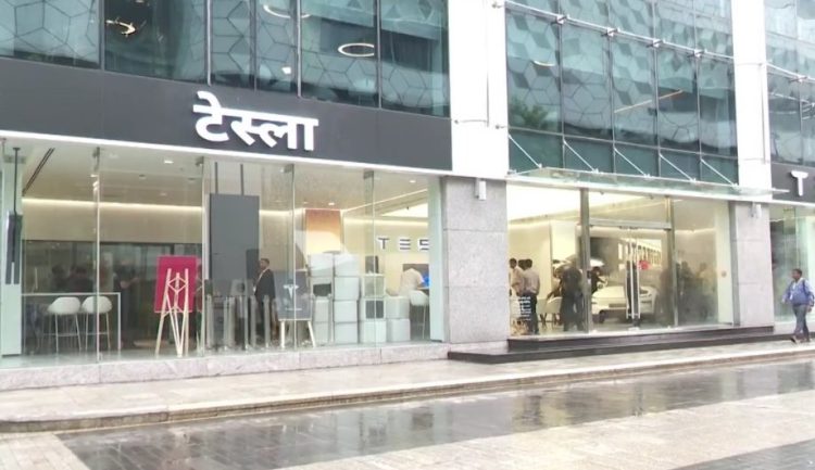 भारत में टेस्ला ने लॉन्च की पहली कार……………..