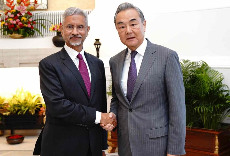 चीन के साथ संभलकर आगे बढ़ने की जरूरत क्यों?