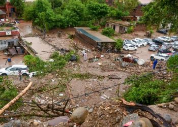 जम्मू से कैसे लौटें घर? बारिश-भूस्खलन से तबाही के बाद 58 ट्रेनें रद्द, हजारों यात्री फंसे, फ्लाइट का किराया भी आसमान पर