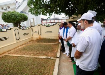 क्या वोटर अधिकार यात्रा के दौरान मुंगेर के खानकाह रहमानी गए थे राहुल तेजस्वी !