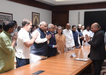 विपक्ष के उपराष्ट्रपति पद के उम्मीदवार बी सुदर्शन रेड्डी ने किया नामांकन, सोनिया गांधी समेत कई बड़े नेता रहे मौजूद