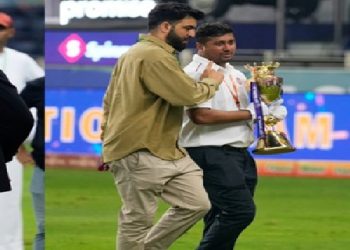 Asia Cup फाइनल की रात का सारा ड्रामा, कभी देरी-कभी लड़ाई-कभी सरप्राइज, ट्रॉफी होटल ले गए नकवी, भारत ले गया पाकिस्तान की साख!