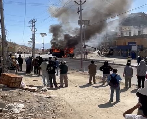 लेह में छात्रों और पुलिस के बीच हिंसक झड़प, CRPF की गाड़ी में आग लगाई………….