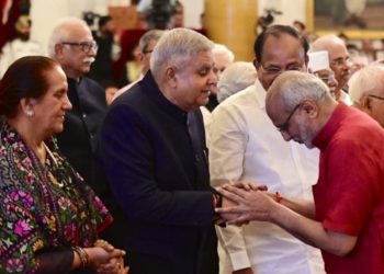 इस्तीफे के बाद पहली बार नजर आए धनखड़; राधाकृष्णन के पास बैठे, मुस्कुराते और ताली बजाते दिखे