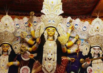 पटना के कई पूजा पंडालों में पट खुले, मां से मांगा आशीर्वाद