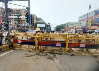 पटना में सड़कों पर TRE-4 कैंडिडेट्स का प्रदर्शन:CM हाउस घेरने निकले, डाकबंगला पर पुलिस तैनात