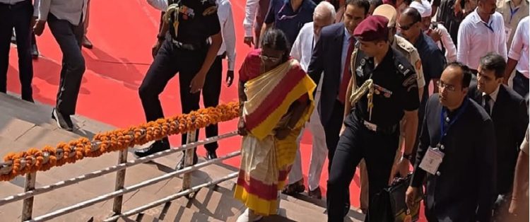 सर्वपितृ अमावस्या -गयाजी पहुंची राष्ट्रपति द्रौपदी मुर्मू, किये पिंडदान , आज के दिन की विशेष है महिमा……………