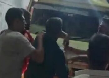 मुजफ्फरपुर में पीके के रोड शो पर बवाल, ‘दुलारचंद यादव अमर रहे’ के नारों से गूंजा मंच, वीडियो वायरल