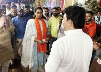 बारिश के बीच लोगों से मिल रहीं श्रेयसी सिंह, कहा- बिहार में NDA का काम दिखता है