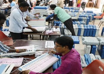 बिहार विधानसभा चुनाव 2025 का मतगणना सभी 38 जिलों के 46 केंद्रों पर मतगणना केन्द्रों पर कल सुबह 8 बजे से , 9.15 बजे से आने लगेगा रुझान , दोपहर 1 बजे के करीब तस्वीर होगा साफ़ …………………..