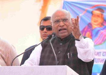 कांग्रेस के युवराज की शादी हुई तो शामिल होंगे पीएम मोदी… मल्लिकार्जुन खरगे के वार पर गिरिराज का पलटवार