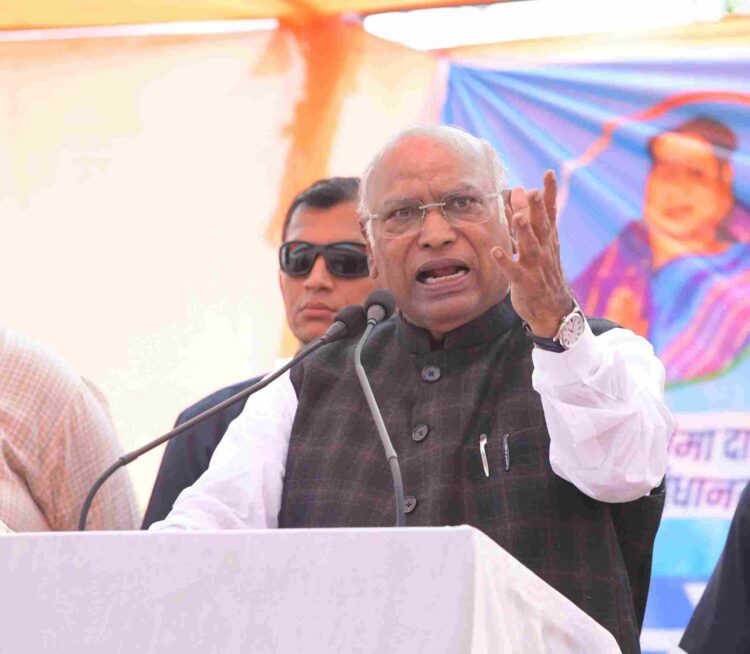 कांग्रेस के युवराज की शादी हुई तो शामिल होंगे पीएम मोदी… मल्लिकार्जुन खरगे के वार पर गिरिराज का पलटवार