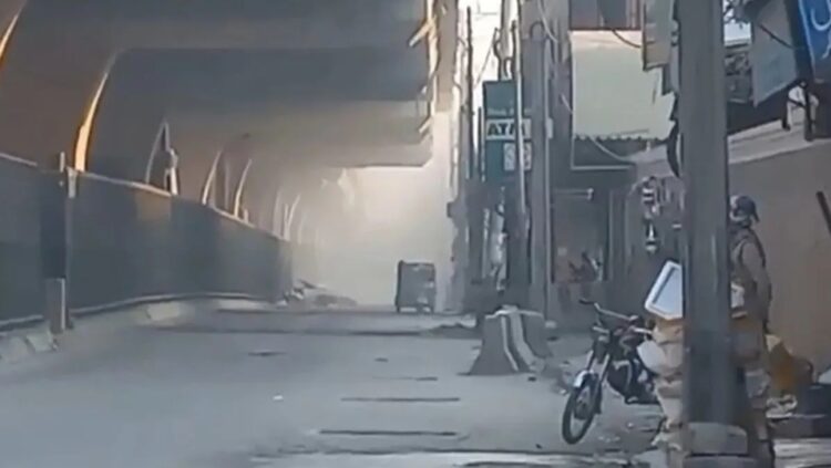 पाकिस्तान के FC हेडक्वॉर्टर पर आत्मघाती हमला, 3 हमलावर ढेर, पूरे इलाके की घेराबंदी