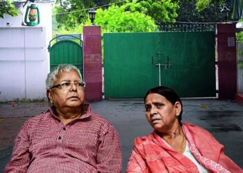 राजनीति में सिर्फ आवास बदलना नहीं होता, बल्कि सत्ता, प्रभाव और पहचान के परिवर्तन का संकेत होता है………………