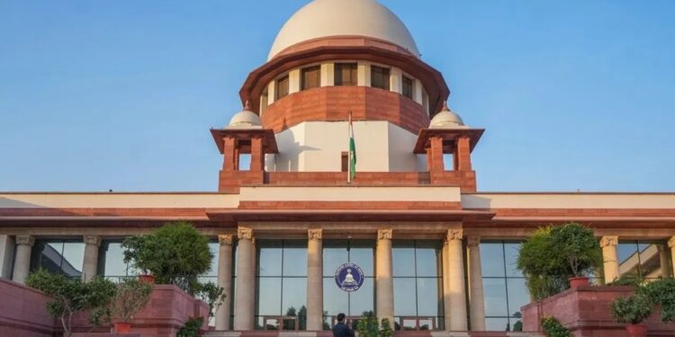 यूपी-बिहार से सुप्रीम कोर्ट तक आधार विवादों में क्यों, यह कहां-कहां है जरूरी?