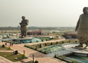 BJP ने लखनऊ में यूं ही नहीं बनाईं अपने शिखर पुरुषों की 65 फीट ऊंची ये 3 मूर्तियां…………..