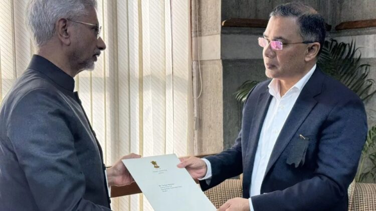 PM मोदी का संदेश लेकर ढाका पहुंचे जयशंकर, खालिदा जिया के बेटे को सौंपी चिट्ठी