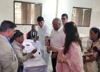 महाराष्ट्र में स्थानीय निकाय चुनाव के पहले चरण का मतदान जारी …………