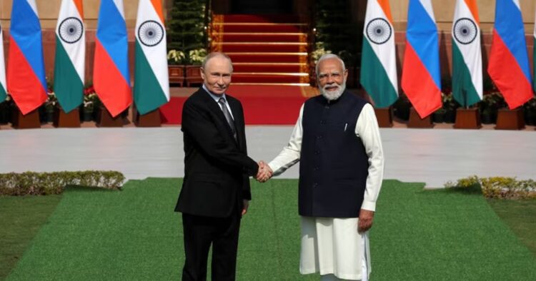 राष्ट्रपति भवन में पुतिन को गार्ड ऑफ ऑनर, राजघाट जाकर बापू को किये नमन , हैदराबाद हाउस में पीएम मोदी और पुतिन की मीटिंग खत्म…………………..