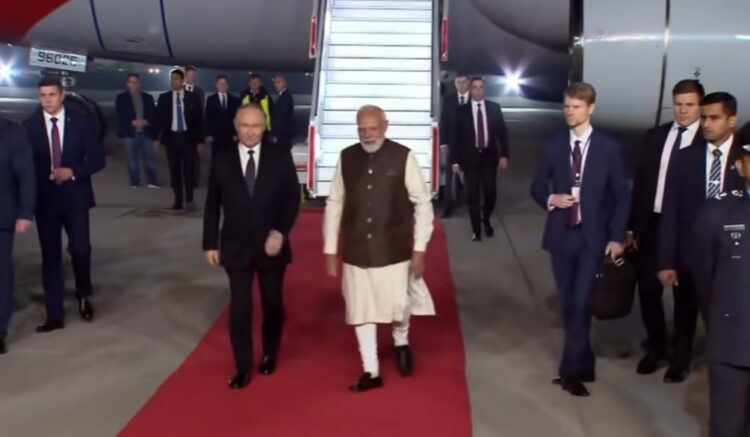 रूस के राष्ट्रपति व्लादिमीर पुतिन नई दिल्ली पहुंचे, प्रधानमंत्री नरेंद्र मोदी की अगवानी
