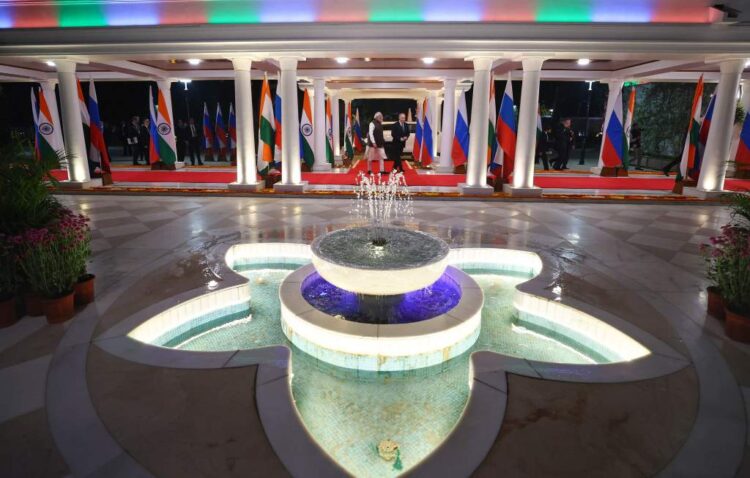 प्रधानमंत्री आवास पर मोदी ने किया पुतिन का ग्रैंड वेलकम, दुनिया देख रही दोस्ती का दम