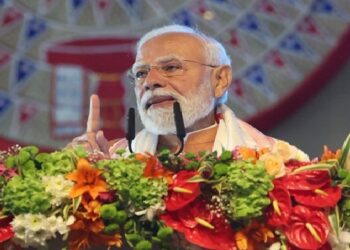 असम में ब्रह्मपुत्र नदी में क्रूज पर PM मोदी ने की छात्रों से ‘परीक्षा पे चर्चा’…