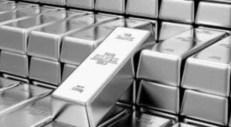 एक झटके में 21,000 रुपए सस्ती हुई चांदी……….