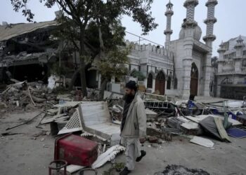 दिल्ली में फैज-ए-इलाही मस्जिद के पास अतिक्रमण हटाने की कार्रवाई के दौरान हिंसा , पुलिस टीम पर हुई पत्थरबाजी