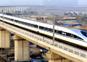 भारत को पहली बुलेट ट्रेन 15 अगस्त 2027 को मिलेगी, जिसमें कुल बारह स्टेशन और तीन डिपो होंगे शामिल …………..